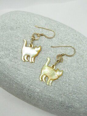 Shell cat earrings